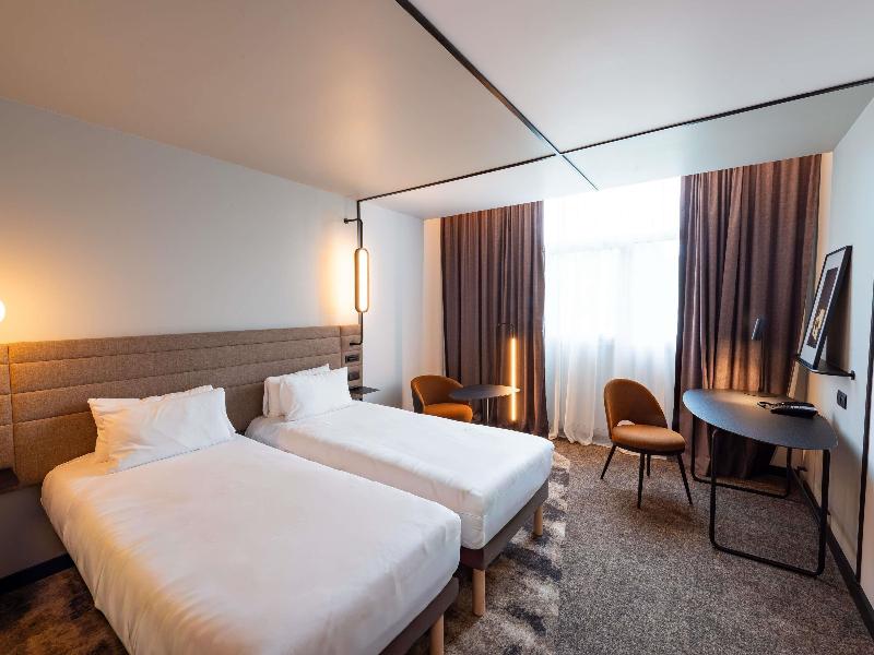 Novotel Saint Quentin Golf National image