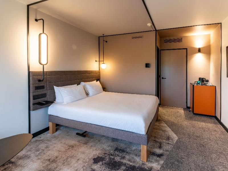 Novotel Saint Quentin Golf National image