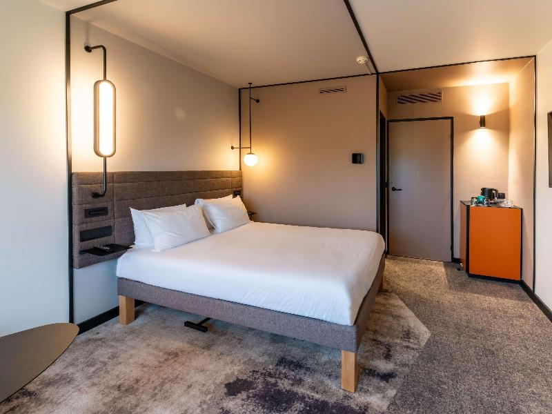 Novotel Saint Quentin Golf National image