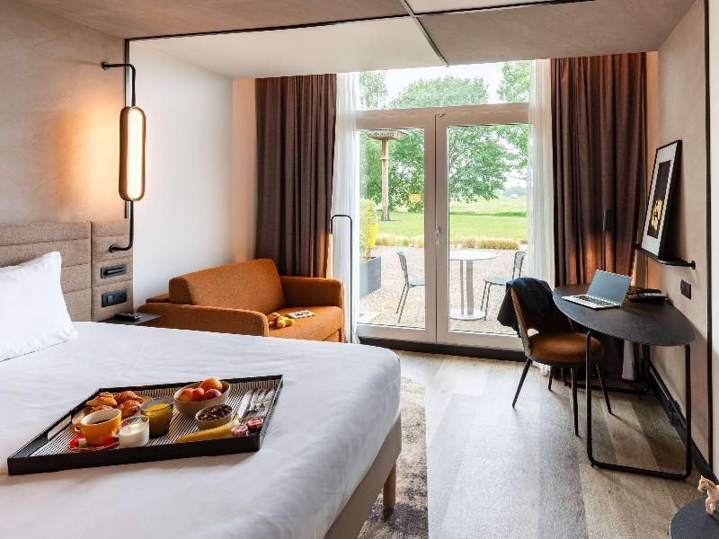 Novotel Saint Quentin Golf National image