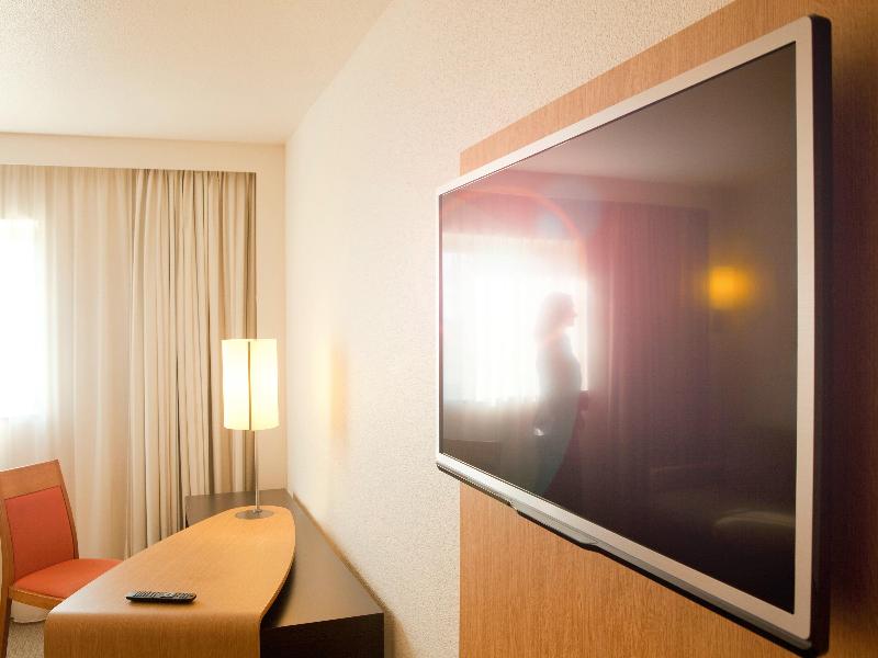 Novotel Saint Quentin Golf National image