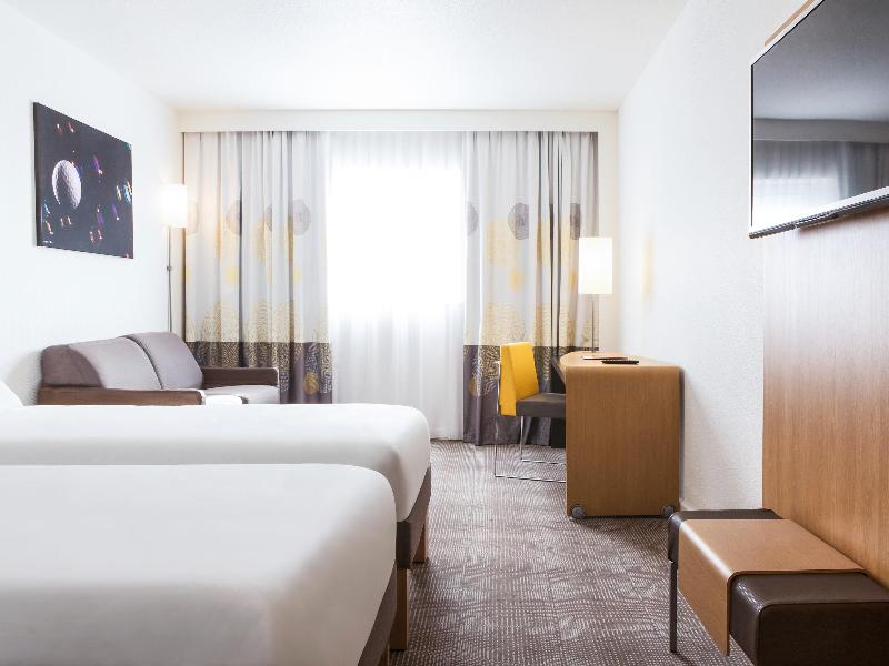 Novotel Saint Quentin Golf National image