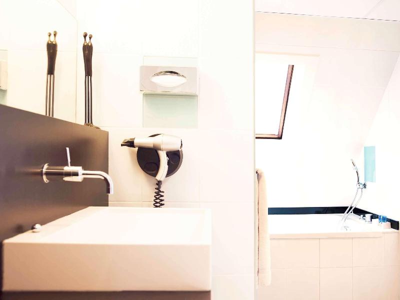 Novotel Paris Suresnes Longchamp image
