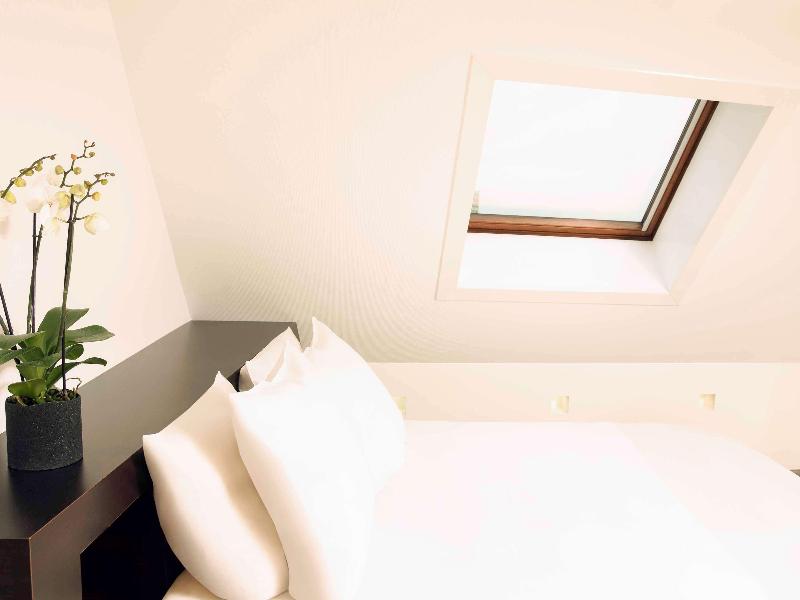 Novotel Paris Suresnes Longchamp image