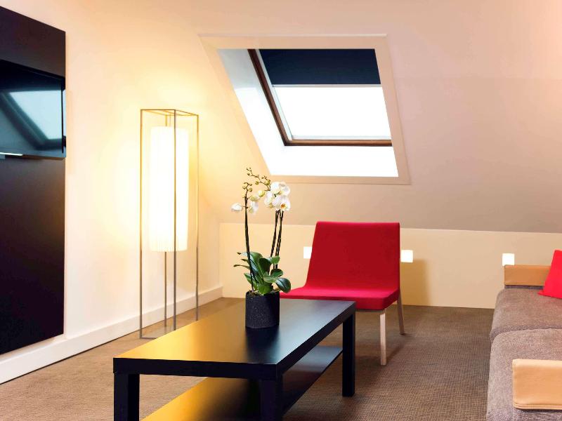 Novotel Paris Suresnes Longchamp image