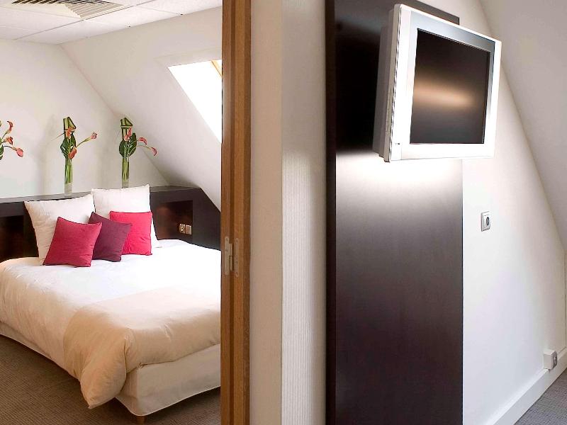 Novotel Paris Suresnes Longchamp image