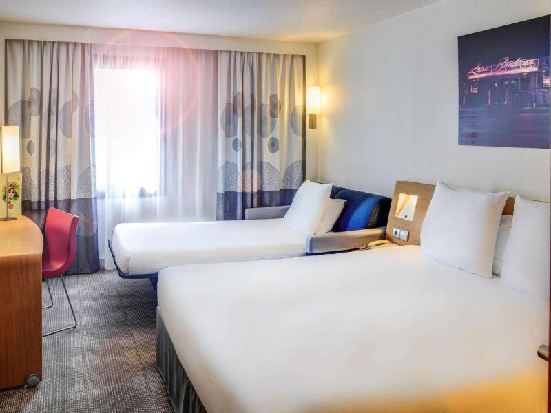 Novotel Paris Suresnes Longchamp image