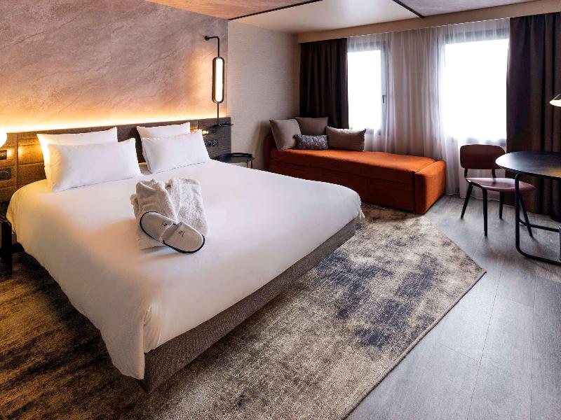 Novotel Paris Suresnes Longchamp image