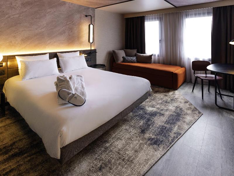 Novotel Paris Suresnes Longchamp image