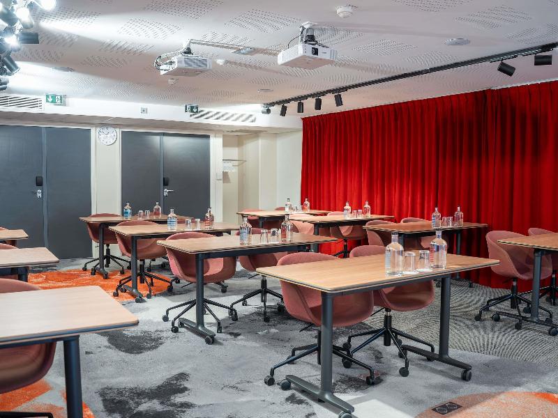 Mercure Paris Massy Gare TGV image