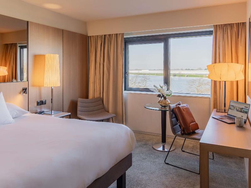 Pullman Bordeaux Lac image