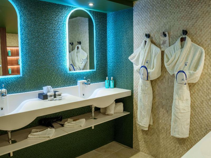 Novotel Avignon Nord image