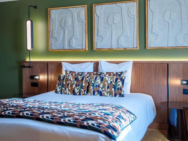 Novotel Avignon Nord image