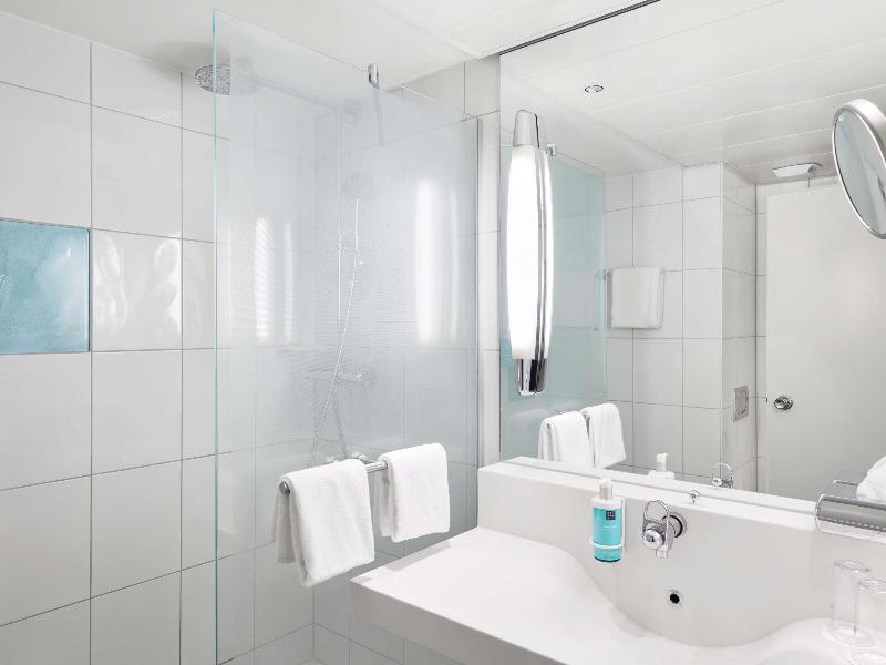 Novotel Zurich Airport Messe image