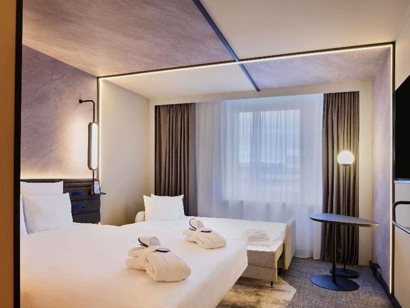Novotel Zurich Airport Messe image