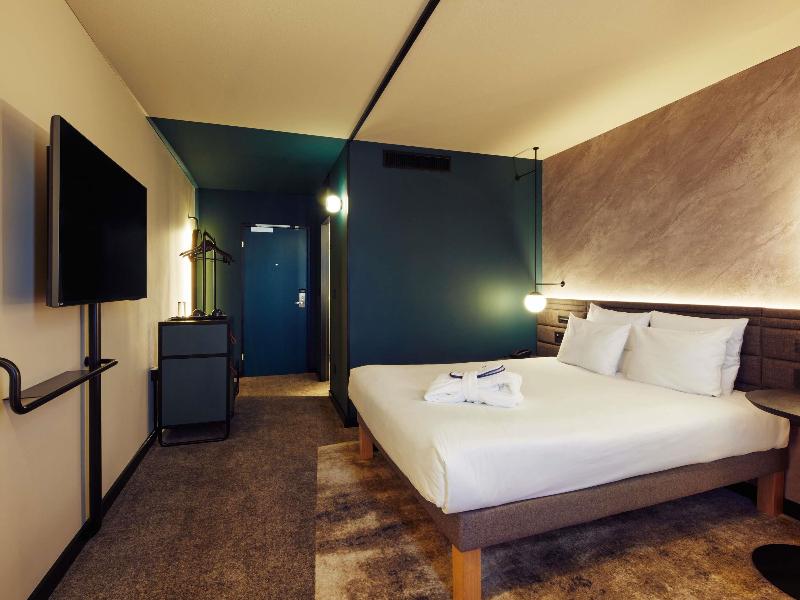Novotel Zurich Airport Messe image