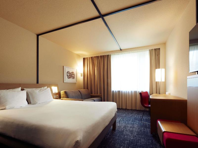 Novotel Zurich Airport Messe image