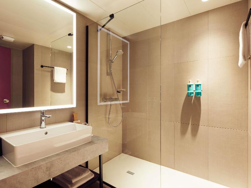 Novotel Zurich Airport Messe image