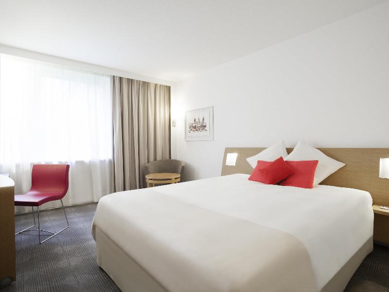 Novotel Zurich Airport Messe image