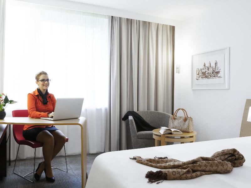 Novotel Zurich Airport Messe image
