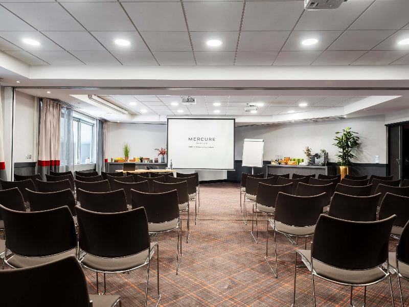 Mercure Paris La Defense Arche image