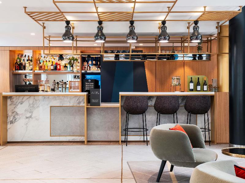 Mercure Paris La Defense Arche image