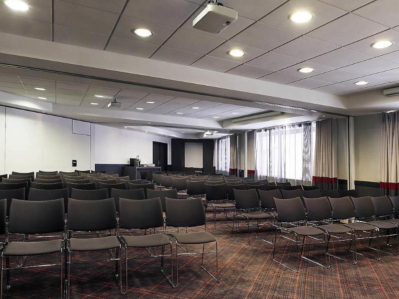 Mercure Paris La Defense Arche image