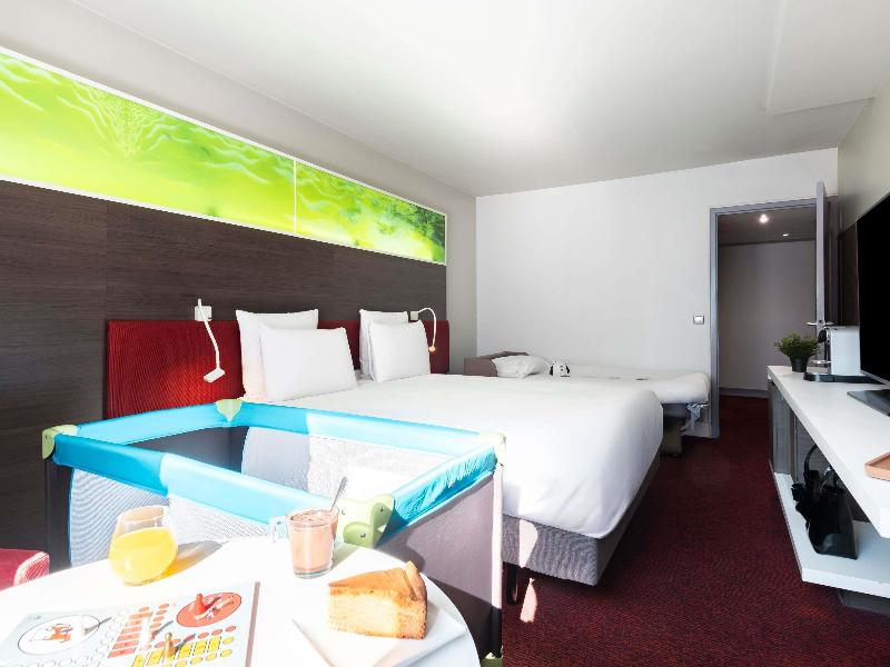 Mercure Paris La Defense Arche image