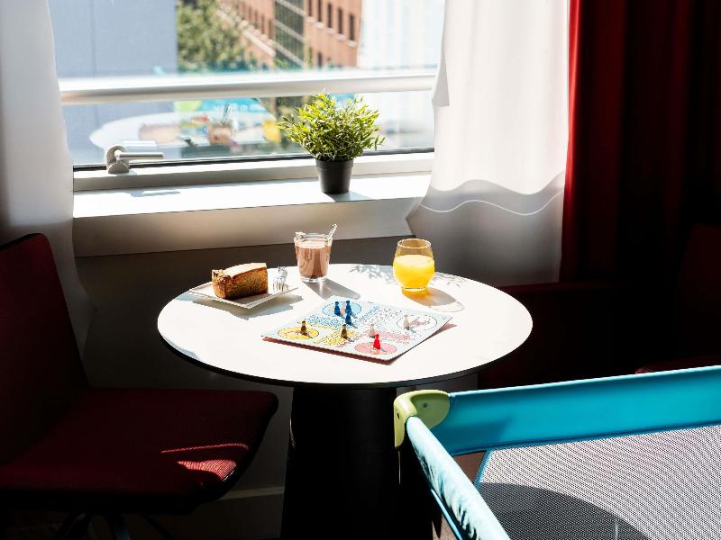 Mercure Paris La Defense Arche image