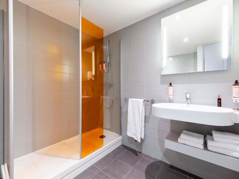 Mercure Paris La Defense Arche image