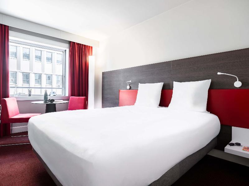 Mercure Paris La Defense Arche image