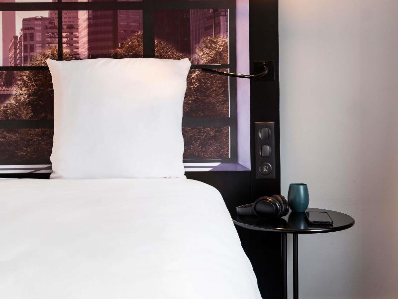 Mercure Paris La Defense Arche image