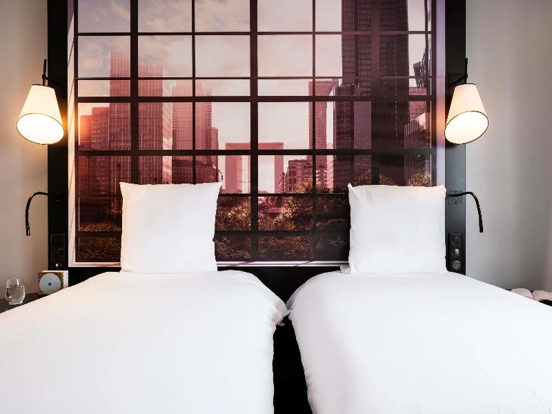 Mercure Paris La Defense Arche image