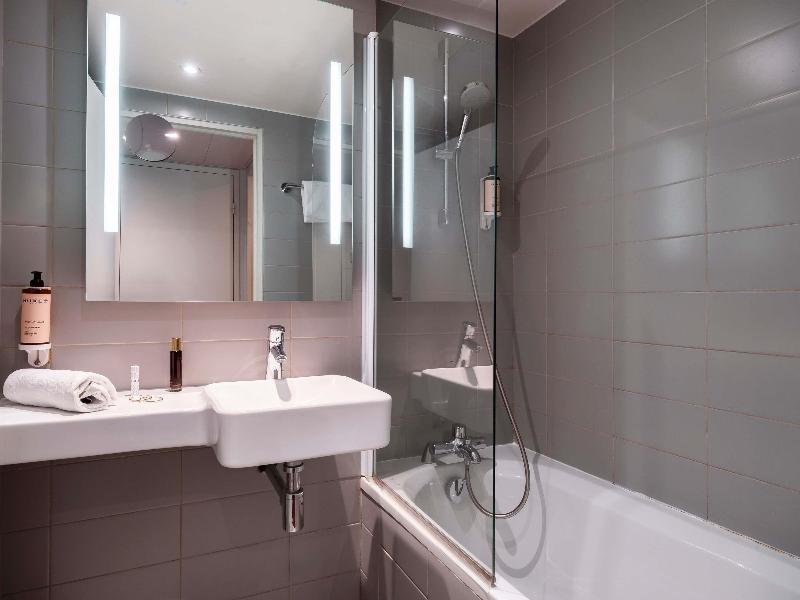Mercure Paris La Defense Arche image