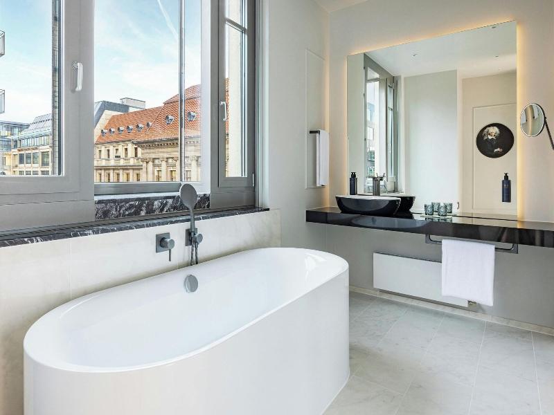 Hotel Luc image
