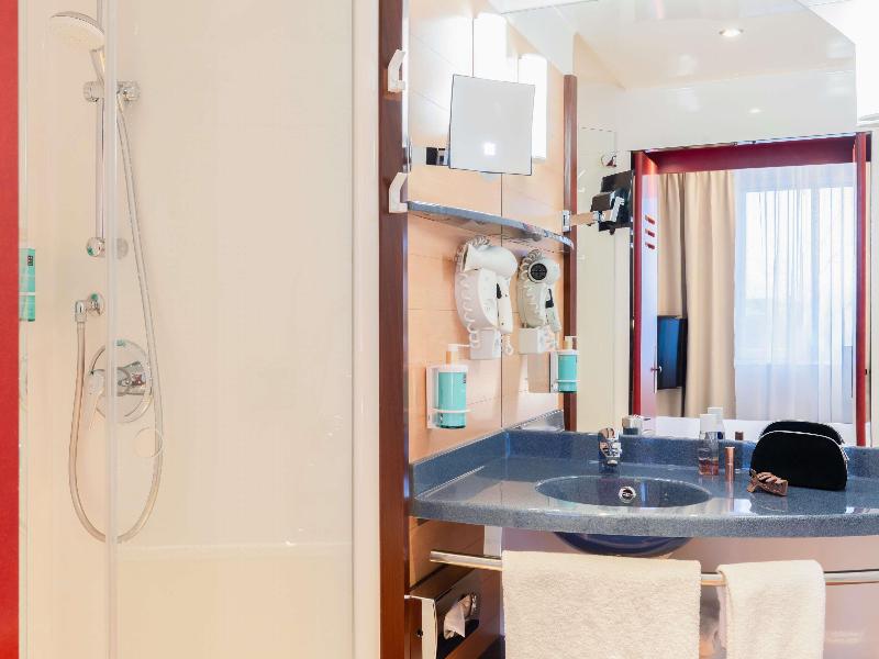 Novotel Suites Geneve Aeroport image