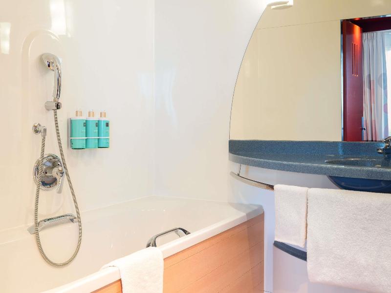 Novotel Suites Geneve Aeroport image