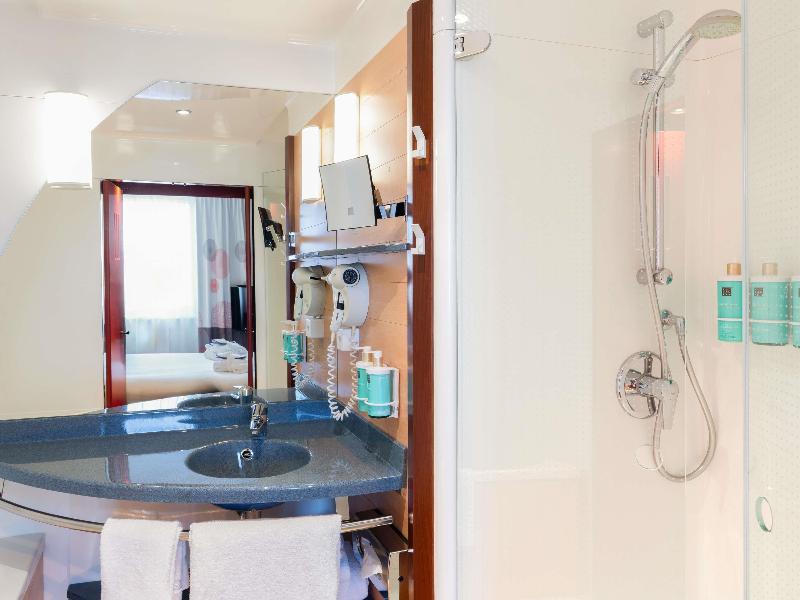 Novotel Suites Geneve Aeroport image