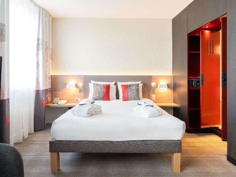 Novotel Suites Geneve Aeroport image
