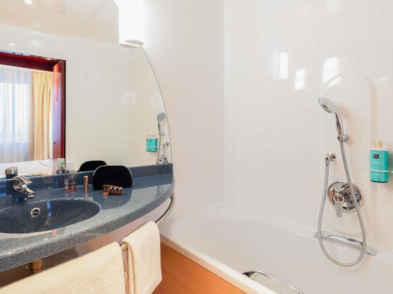 Novotel Suites Geneve Aeroport image