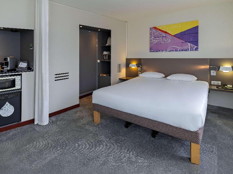 Novotel Suites Stade De France image