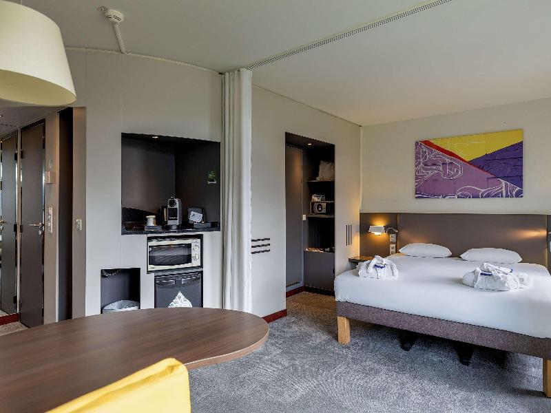 Novotel Suites Stade De France image