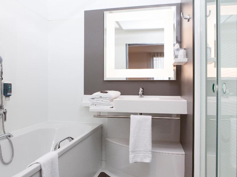 Novotel Suites Stade De France image