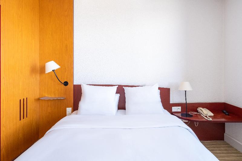 B&B HOTEL Calais Terminal Cité de l'Europe 4 Etoil 4