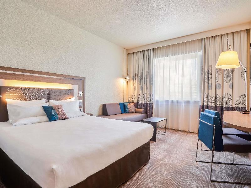 Novotel Paris 17 image