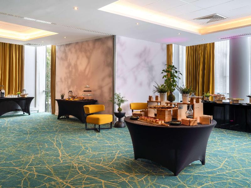 Novotel Paris 17 image