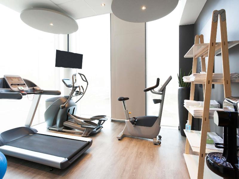 Novotel Paris 17 image