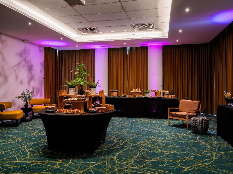 Novotel Paris 17 image