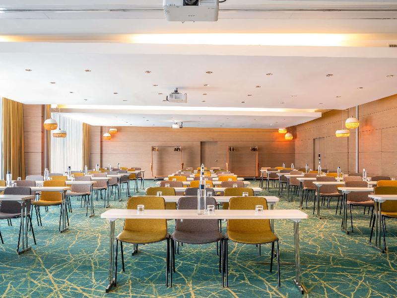 Novotel Paris 17 image