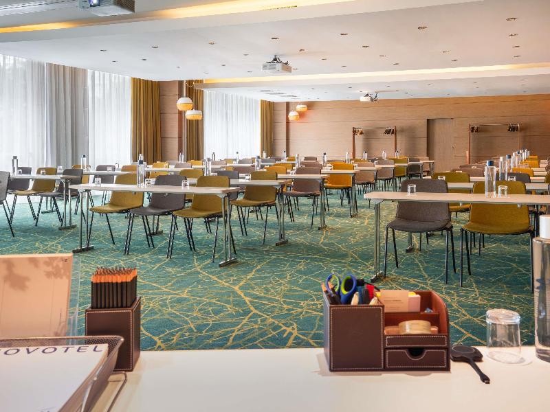 Novotel Paris 17 image